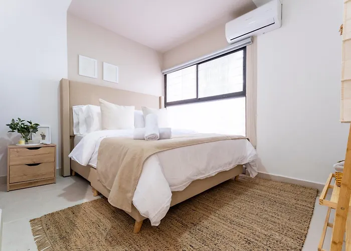 Cozy Apartment Located In Manila With Jacuzzi And Ac