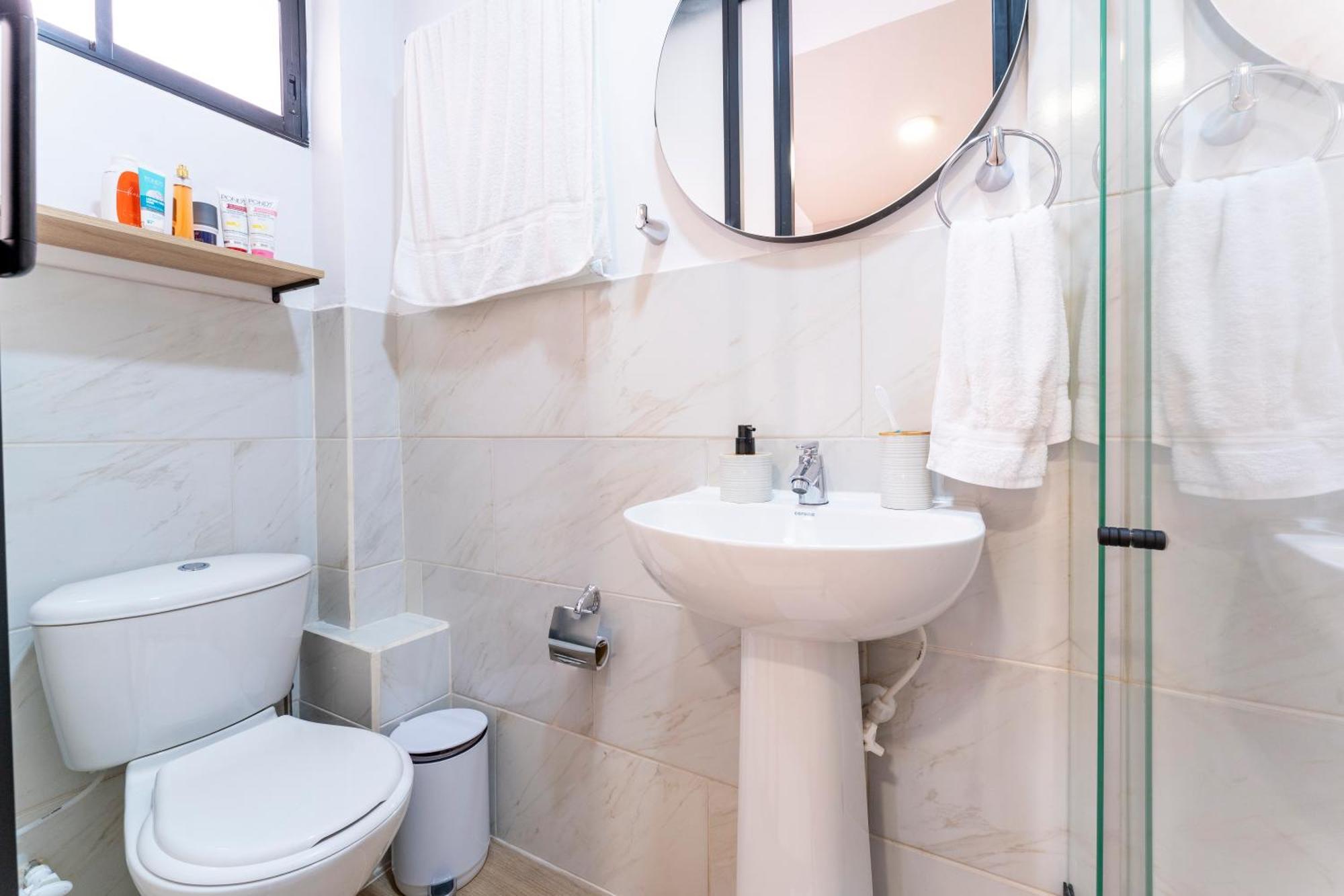 Cozy Located In Manila With Jacuzzi And Ac Medellin