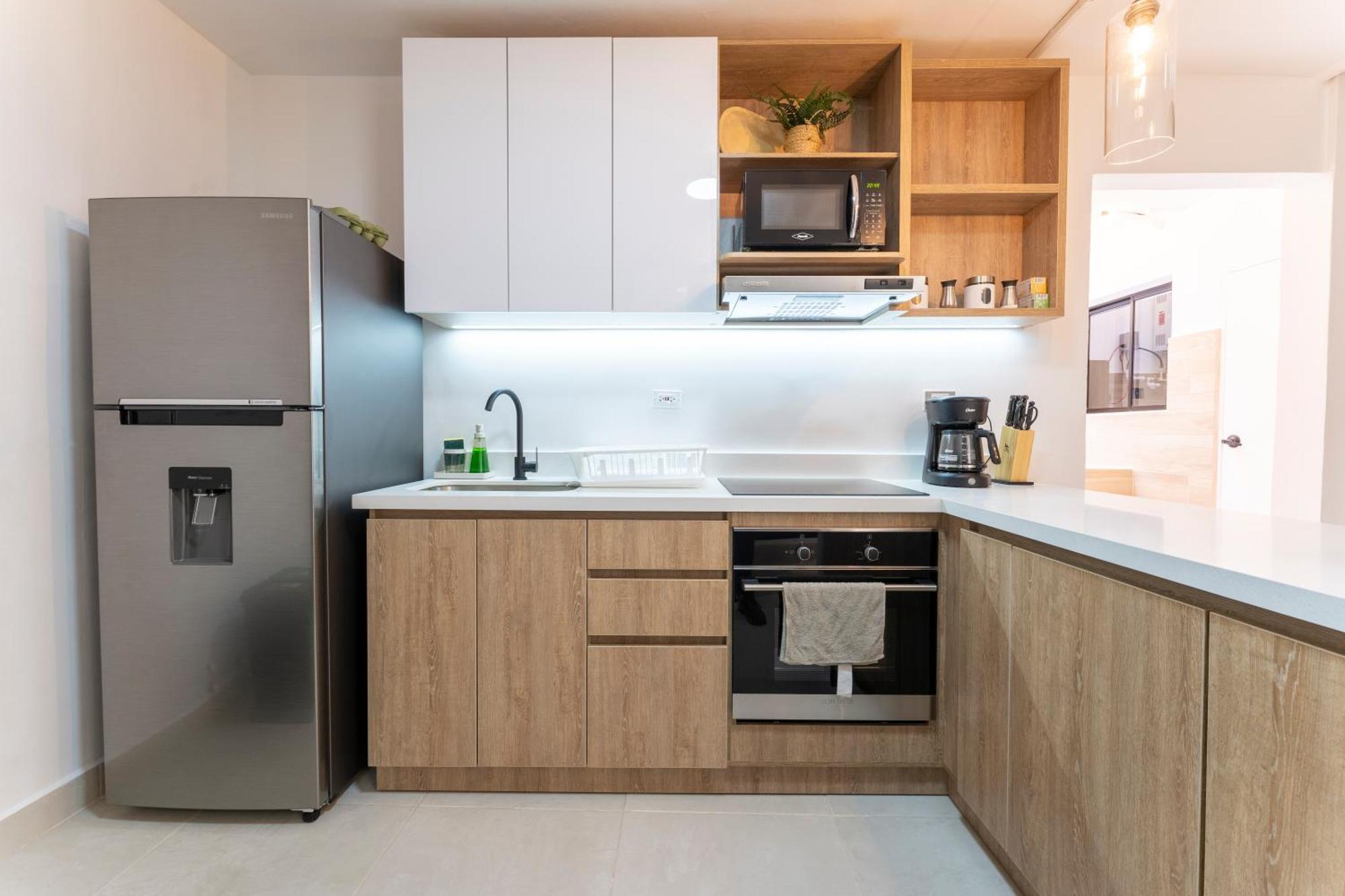 Apartment Cozy Located In Manila With Jacuzzi And Ac *